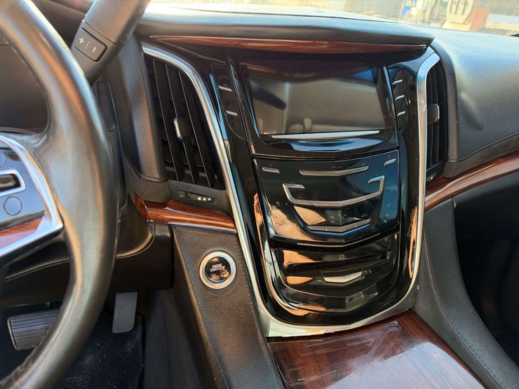 2015-cadillac-escalade-image-13