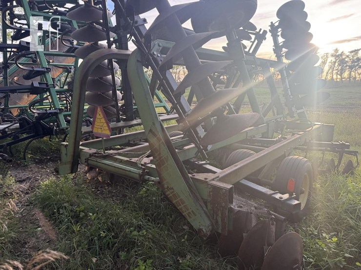 john-deere-230-image-6