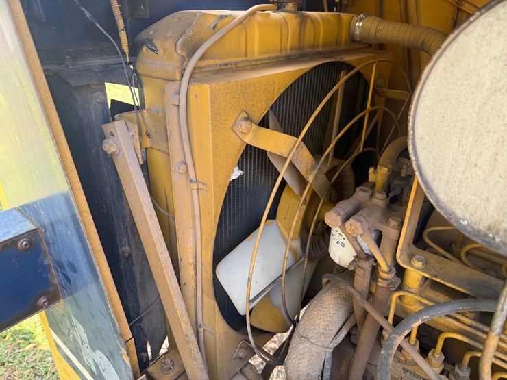 #3534-•-komatsu-gd305a-motor-grader-image-73