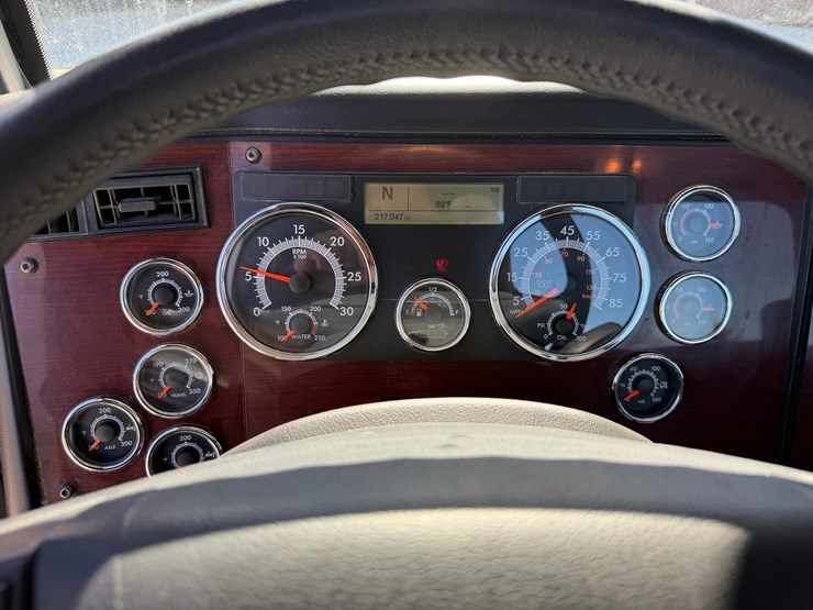 #1726-•-2019-western-star-day-cab-truck-tractor-image-51