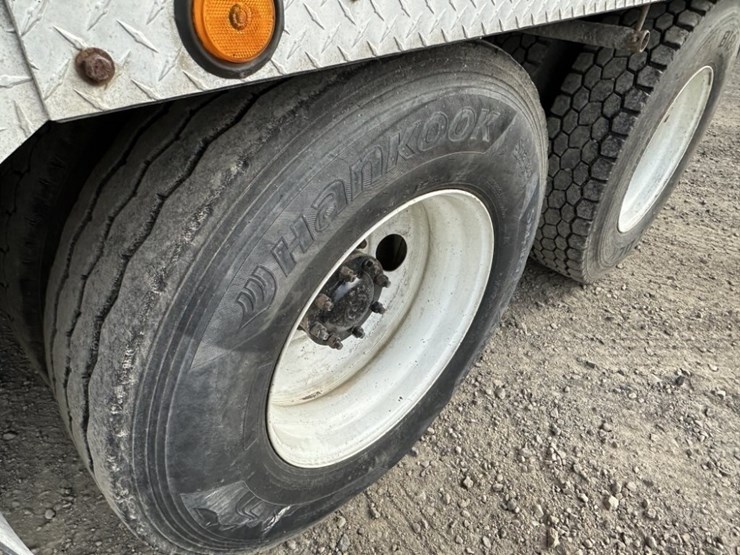 2008-sterling-l9500-image-12