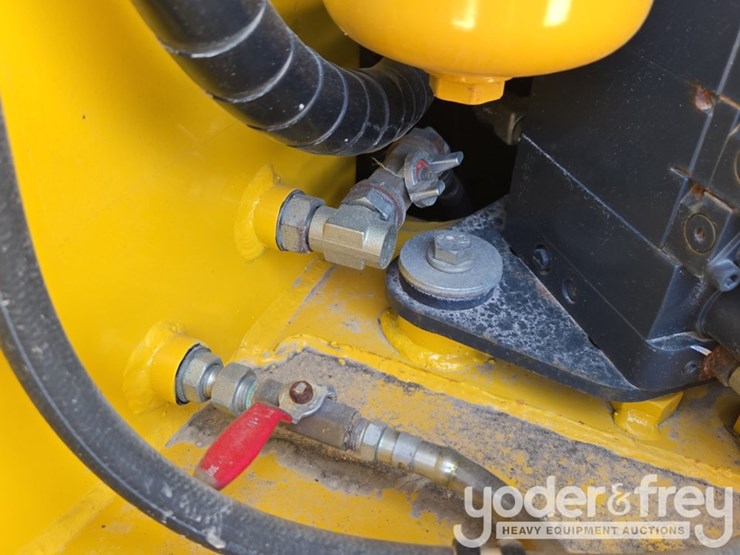 2020-komatsu-d39px-24-image-36