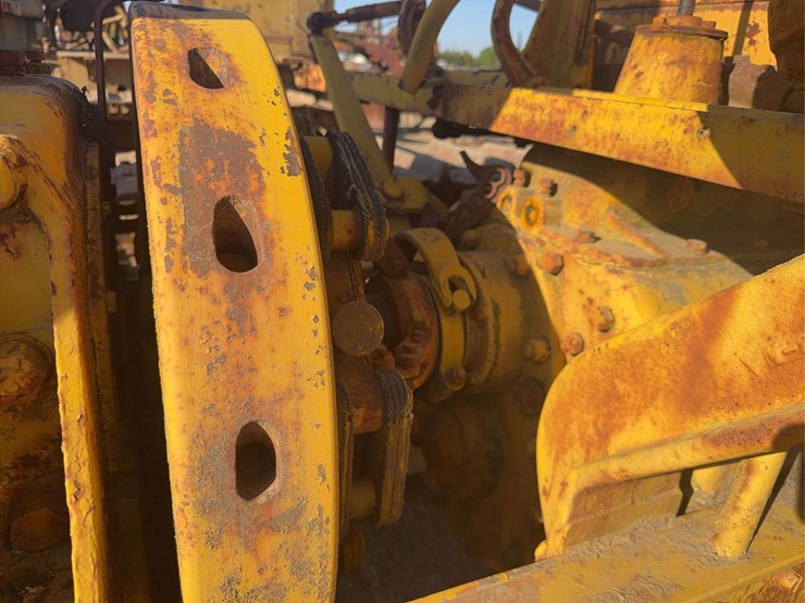 caterpillar-60-image-24