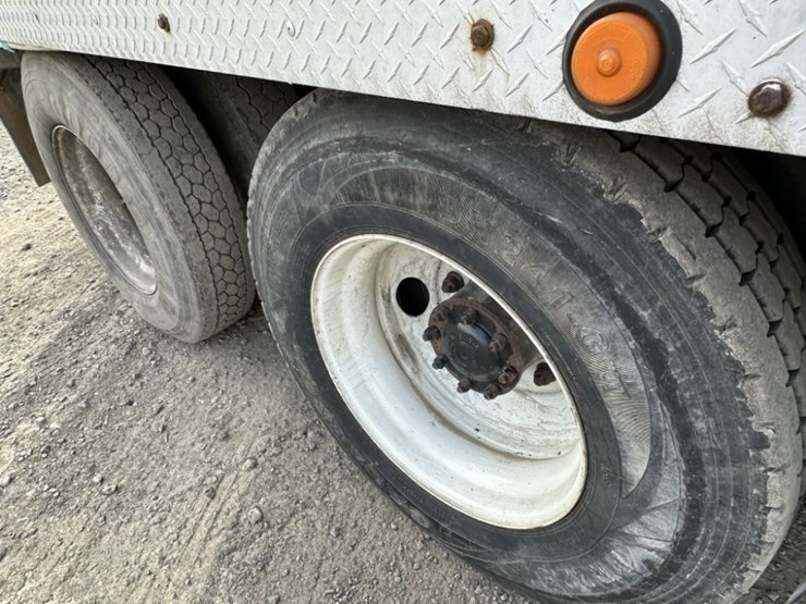 2008-sterling-l9500-image-15