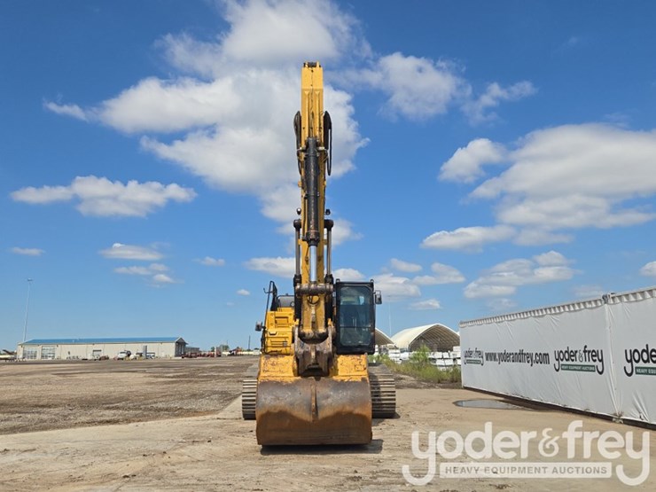 2018-caterpillar-352-image-8