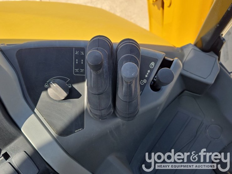 2023-caterpillar-416-image-61