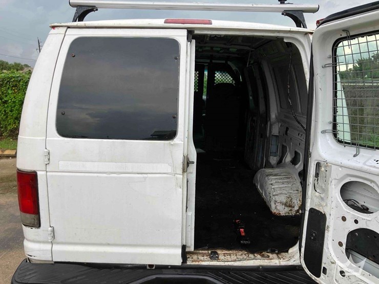 2008-ford-cargo-image-19