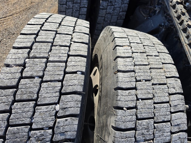 2016-freightliner-columbia-120-image-92