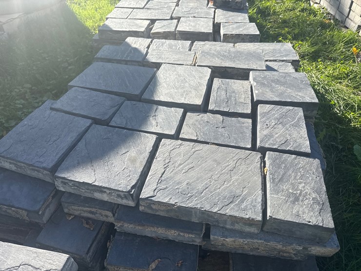 #3180-•-(4)-pallets-of-decorative-pavers-image-8