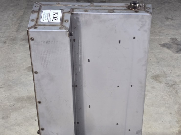 stainless-steel-fuel-tank-image-1