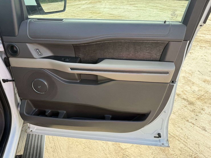 2020-ford-expedition-limited-image-34