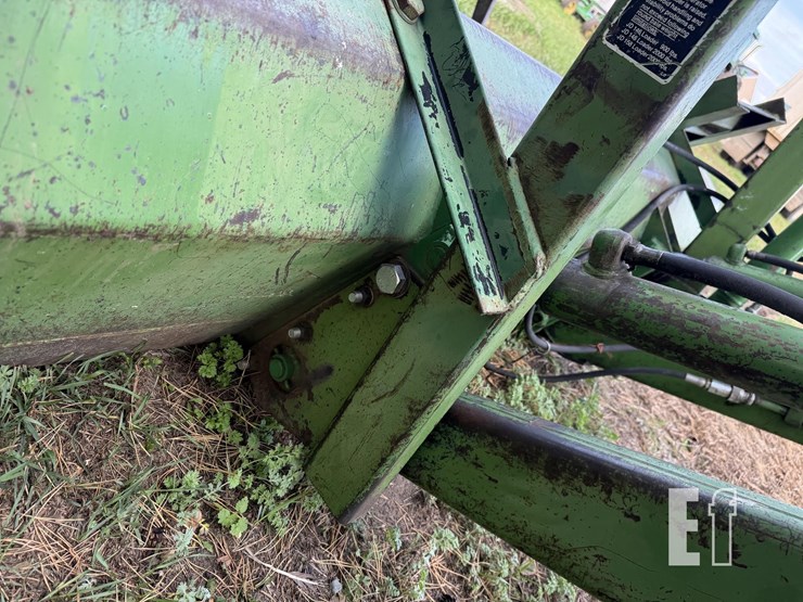 john-deere-148-image-10