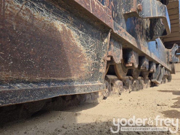 2019-caterpillar-352-image-13