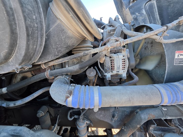 2016-freightliner-columbia-120-image-39