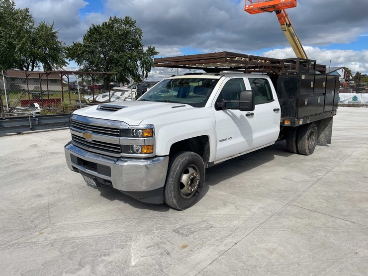 2018-chevrolet-3500-image-1