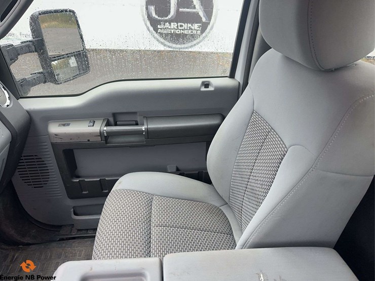 2014-ford-f550-xlt-image-23