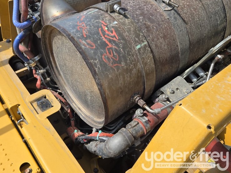 2018-caterpillar-352-image-59