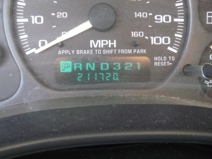 2002-chevrolet-tahoe-image-16