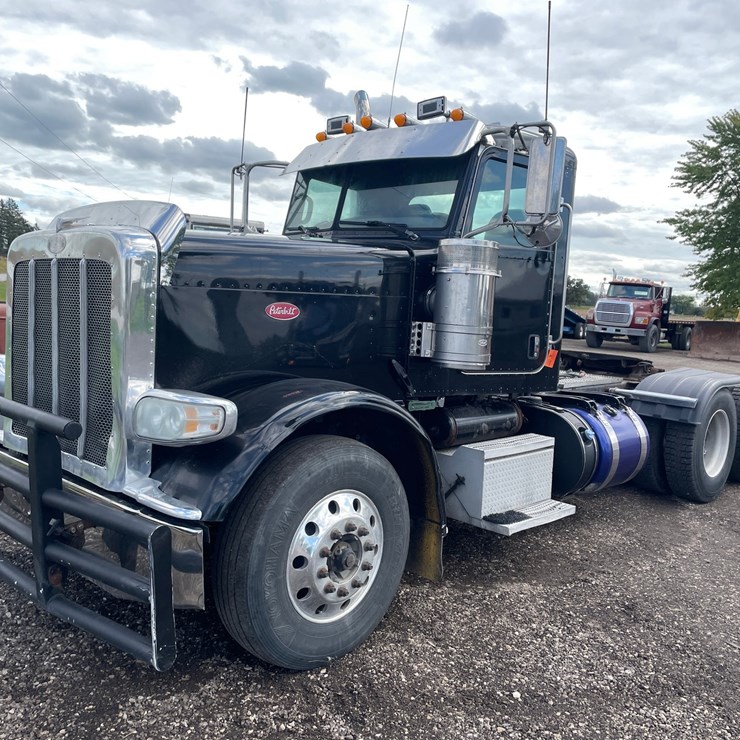 #116 • 2013 Peterbilt Day Cab Semi (Title in Delay) (Denmark WI)