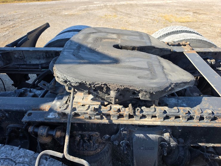 2016-freightliner-columbia-120-image-82