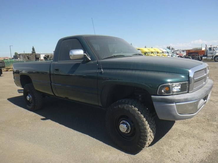 1994-dodge-ram-2500-image-2