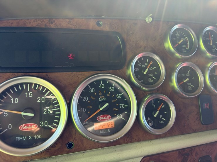 2007-peterbilt-387-image-25