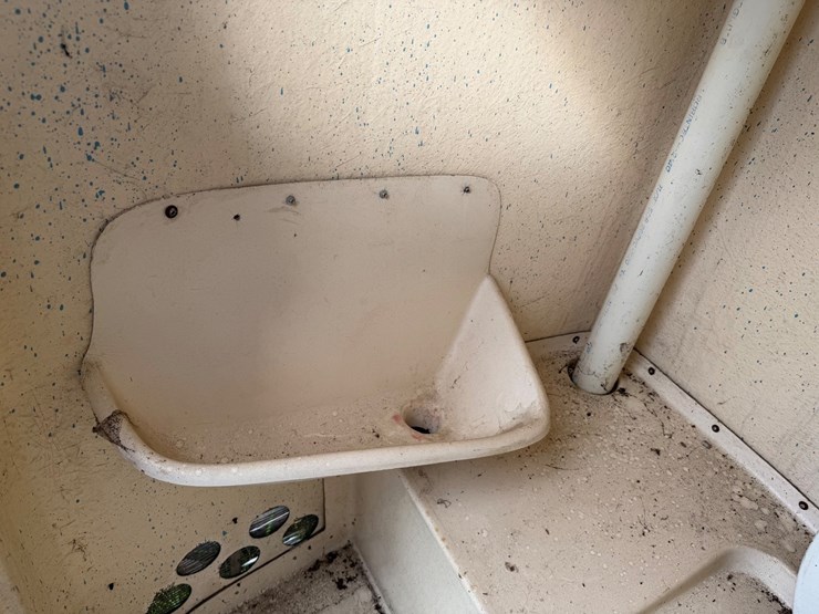 #4018-•-porta-potty-image-7