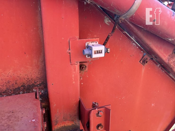 new-holland-850-image-9