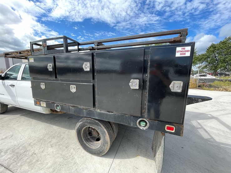 2018-chevrolet-3500-image-23
