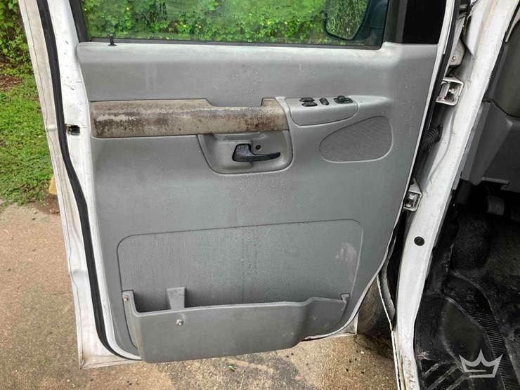 2008-ford-cargo-image-10