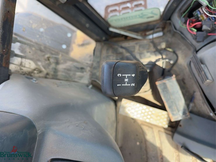 new-holland-b95b-image-23