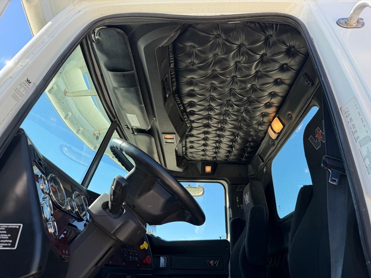 #1726-•-2019-western-star-day-cab-truck-tractor-image-43