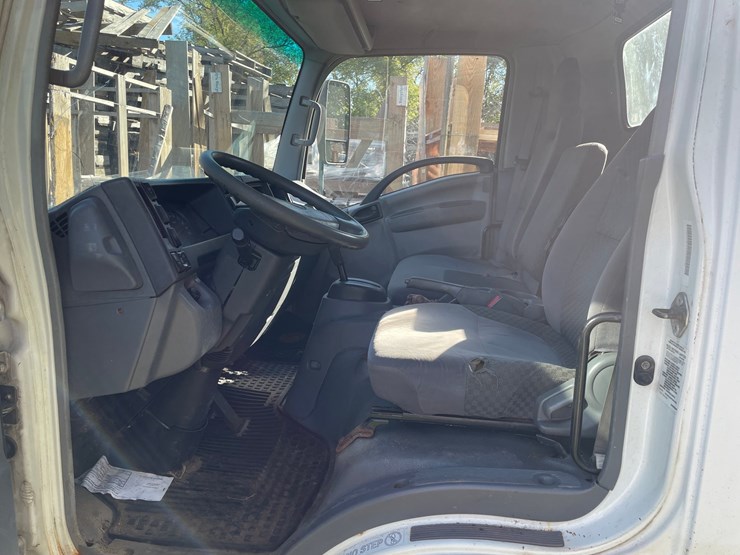 isuzu-nqr-image-23