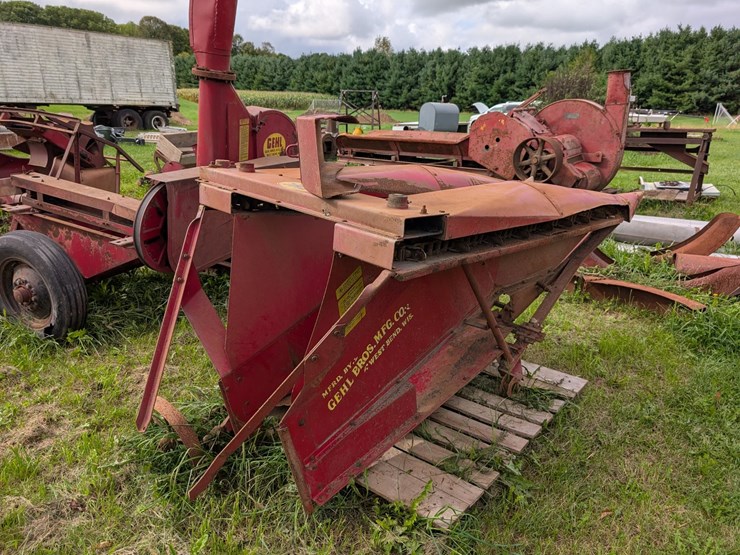 #4050-•-gehl-forage-harvester-image-17