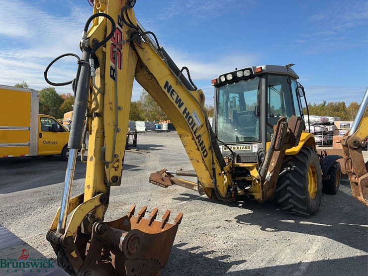 new-holland-b95b-image-4