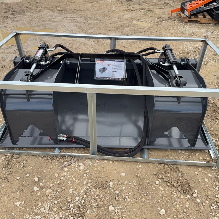 Unused 2026 Skid Steer Grapple Bucket Attachment