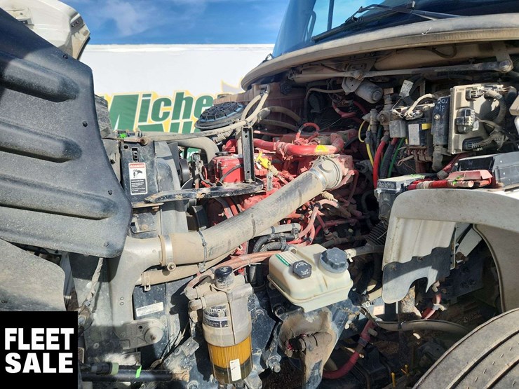 2018-freightliner-m2-106-image-35