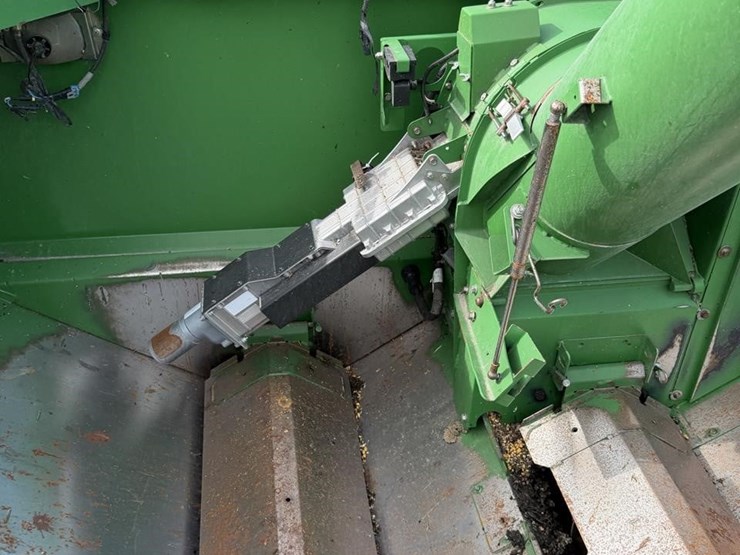 2011-john-deere-9770-sts-image-109