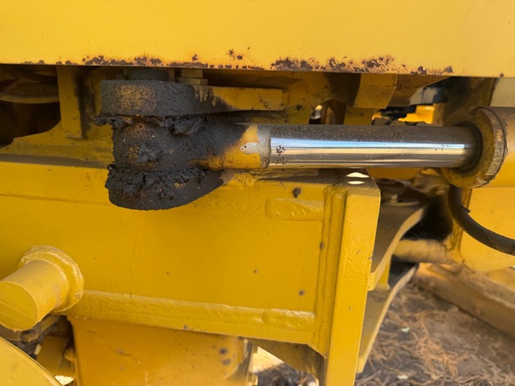 #3534-•-komatsu-gd305a-motor-grader-image-48