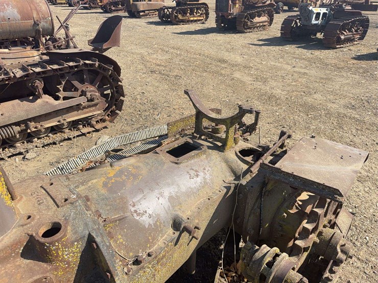caterpillar-thirty-image-10