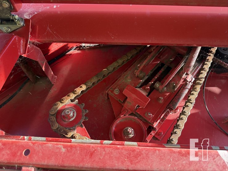 new-holland-br7090-image-11