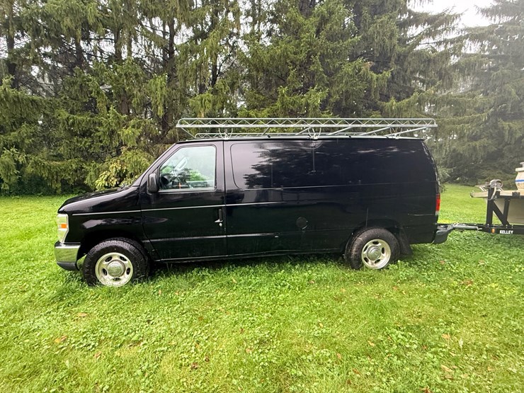 2013-ford-cargo-image-9