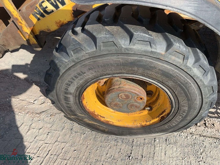 new-holland-b95b-image-7