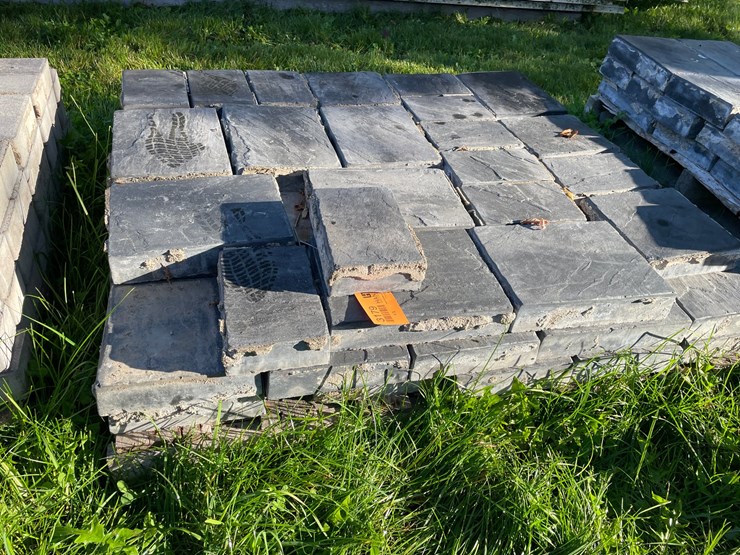 #3179-•-(3)-pallets-of-decorative-pavers-image-1