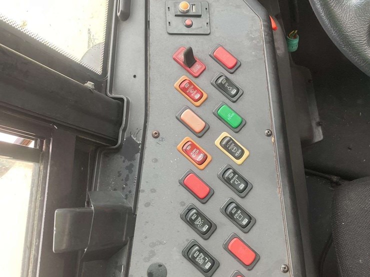 2015-freightliner-b2-image-14