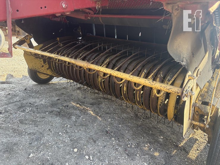 new-holland-660-image-13