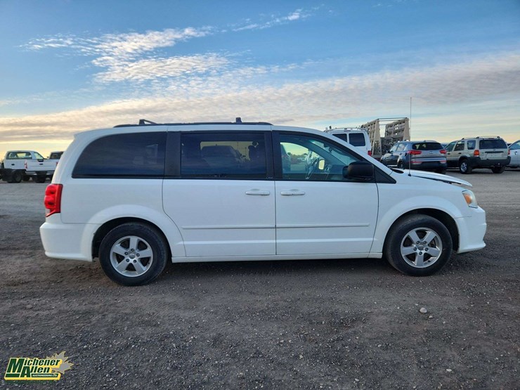 2012-dodge-grand-caravan-image-26