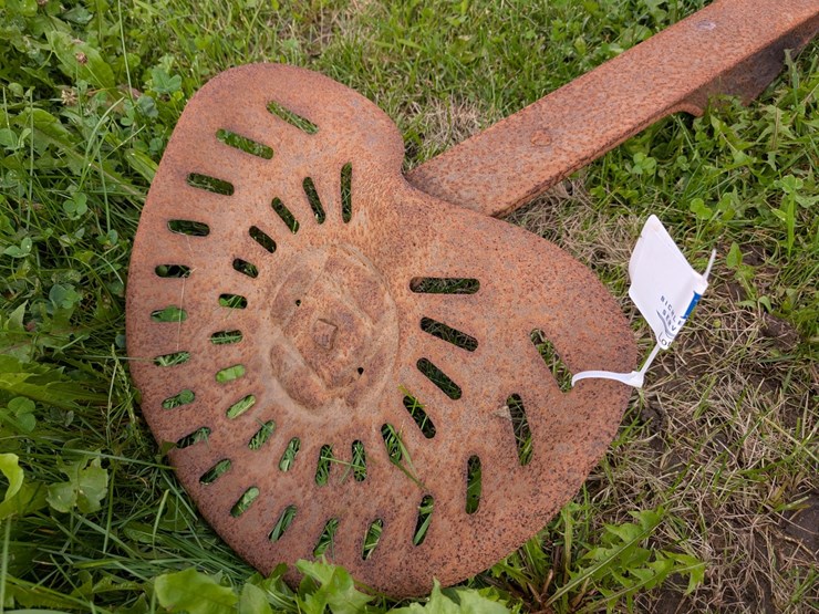 #4057-•-vintage-metal-tractor-seats-image-3