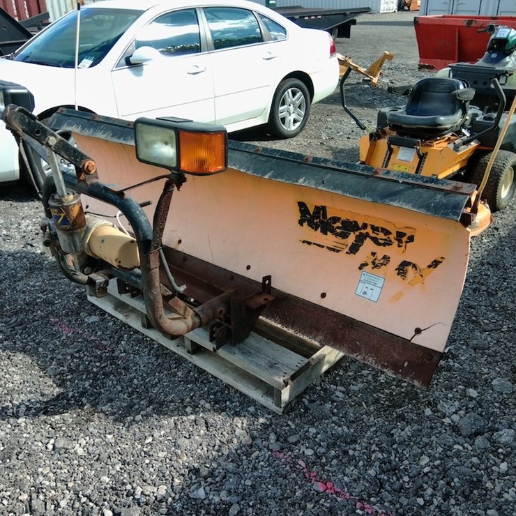 MEYER 90" SNOWPLOW WITH MOUNT
