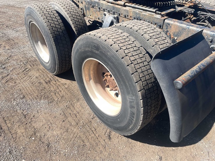 #117-•-2011-western-star-semi-tractor-(has-wi-title)-(forestville,-wi)-image-33